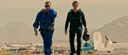 Tom Cruise sfida ad alta quota James Corder, il lancio con il paracadute è da film